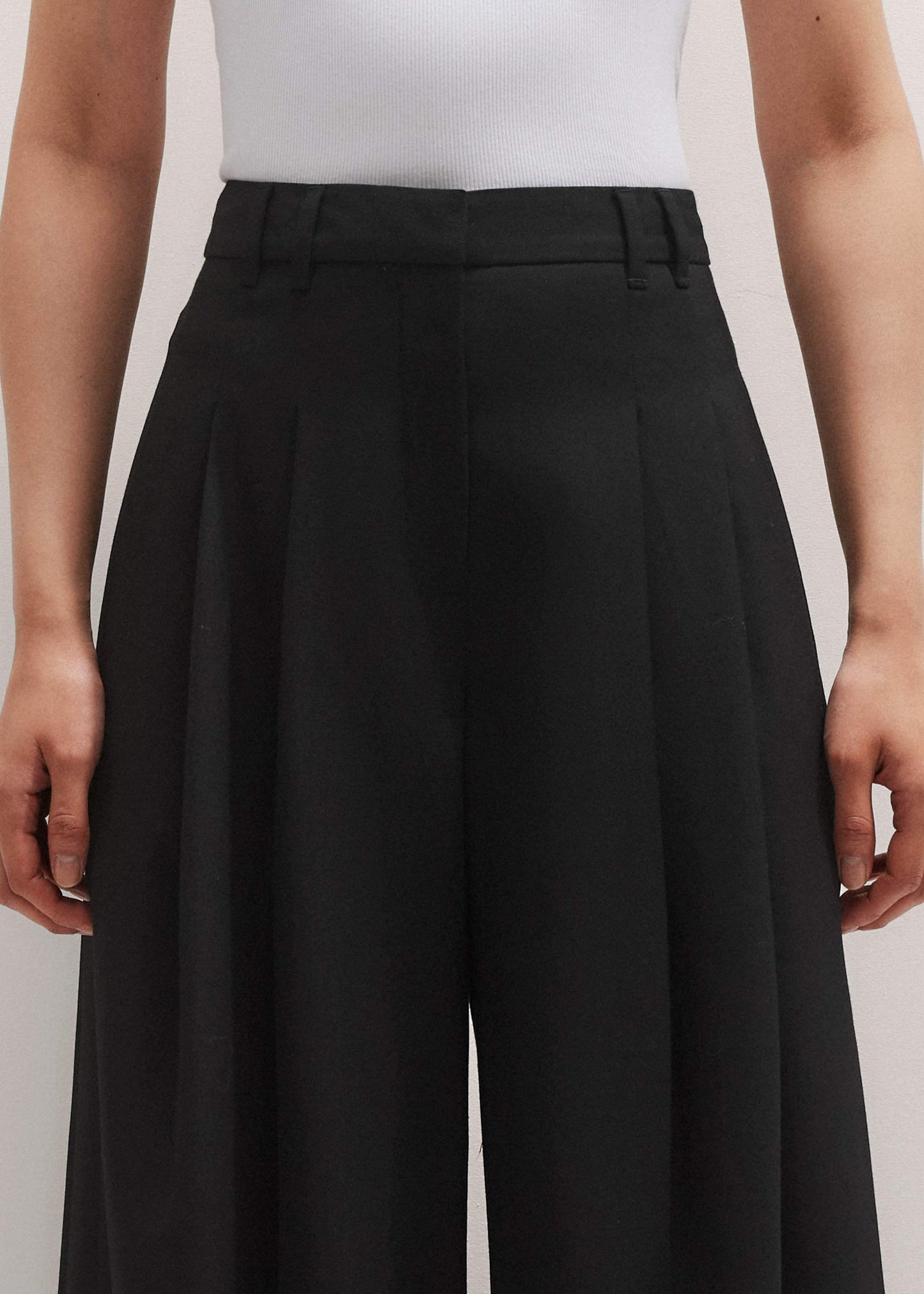 ME and EM Clothing Black Wide-Leg Pleat Pant