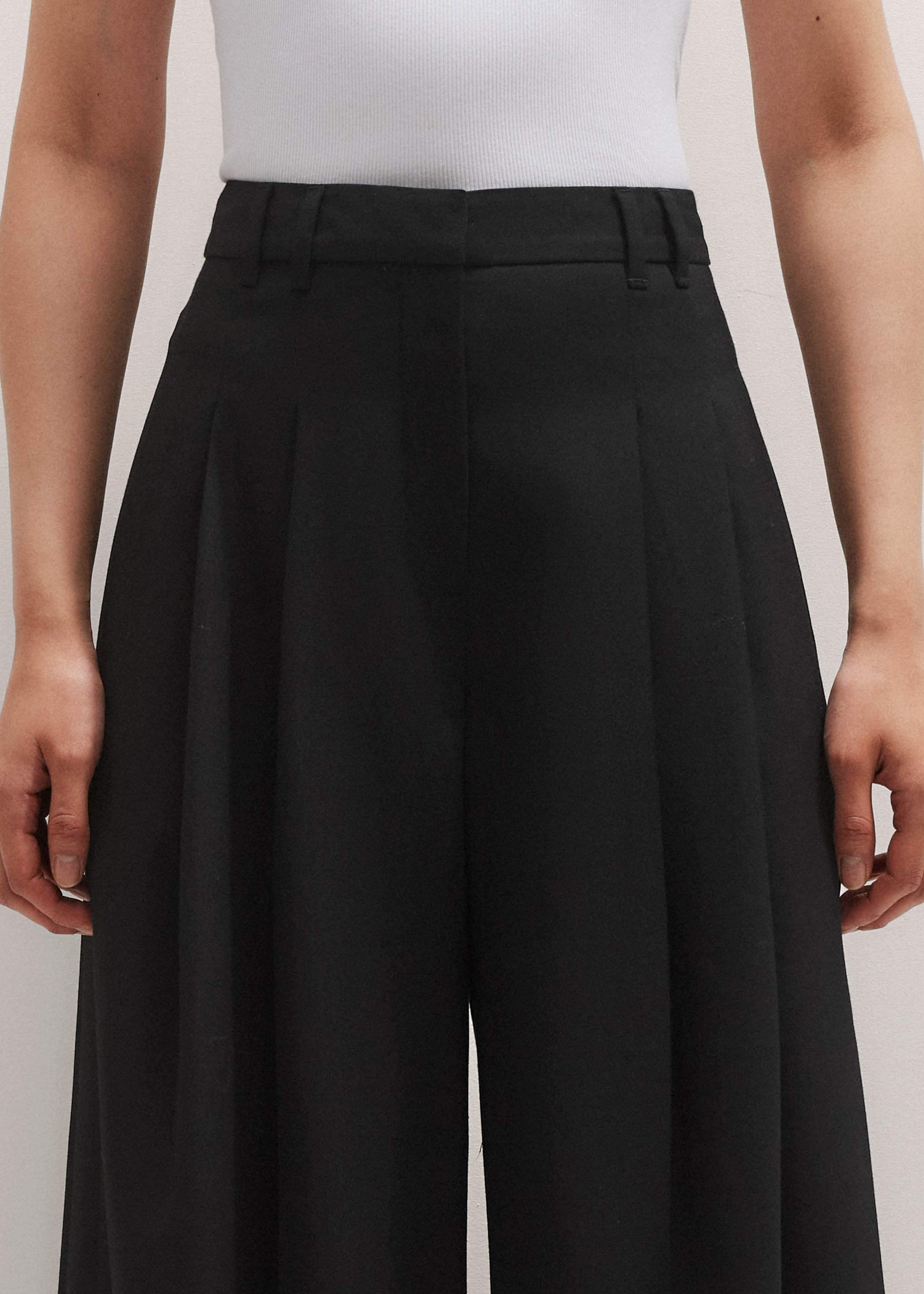 ME and EM Clothing Black Wide-Leg Pleat Pant