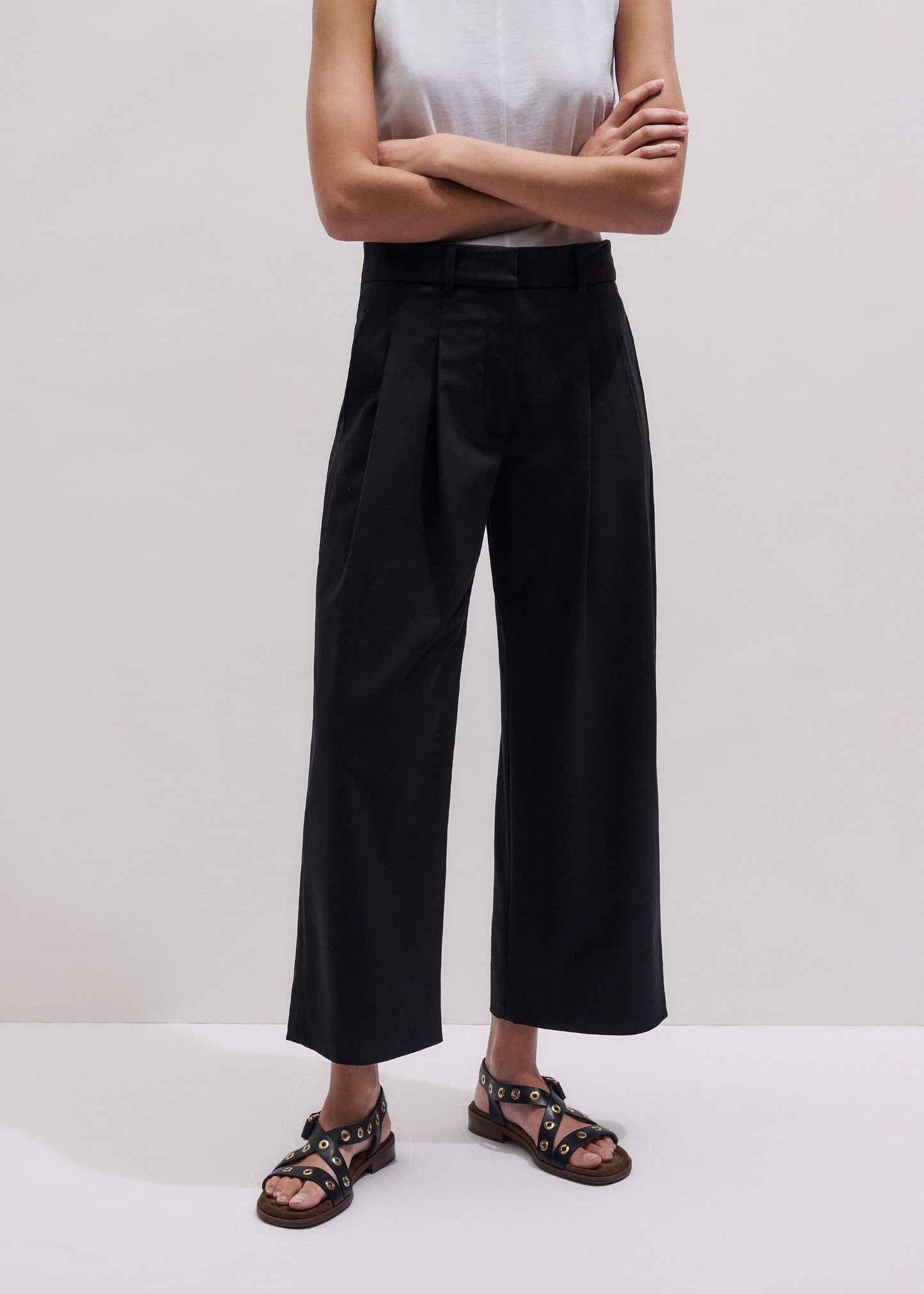 ME and EM Clothing Black Straight Crop Pleat Front Pant