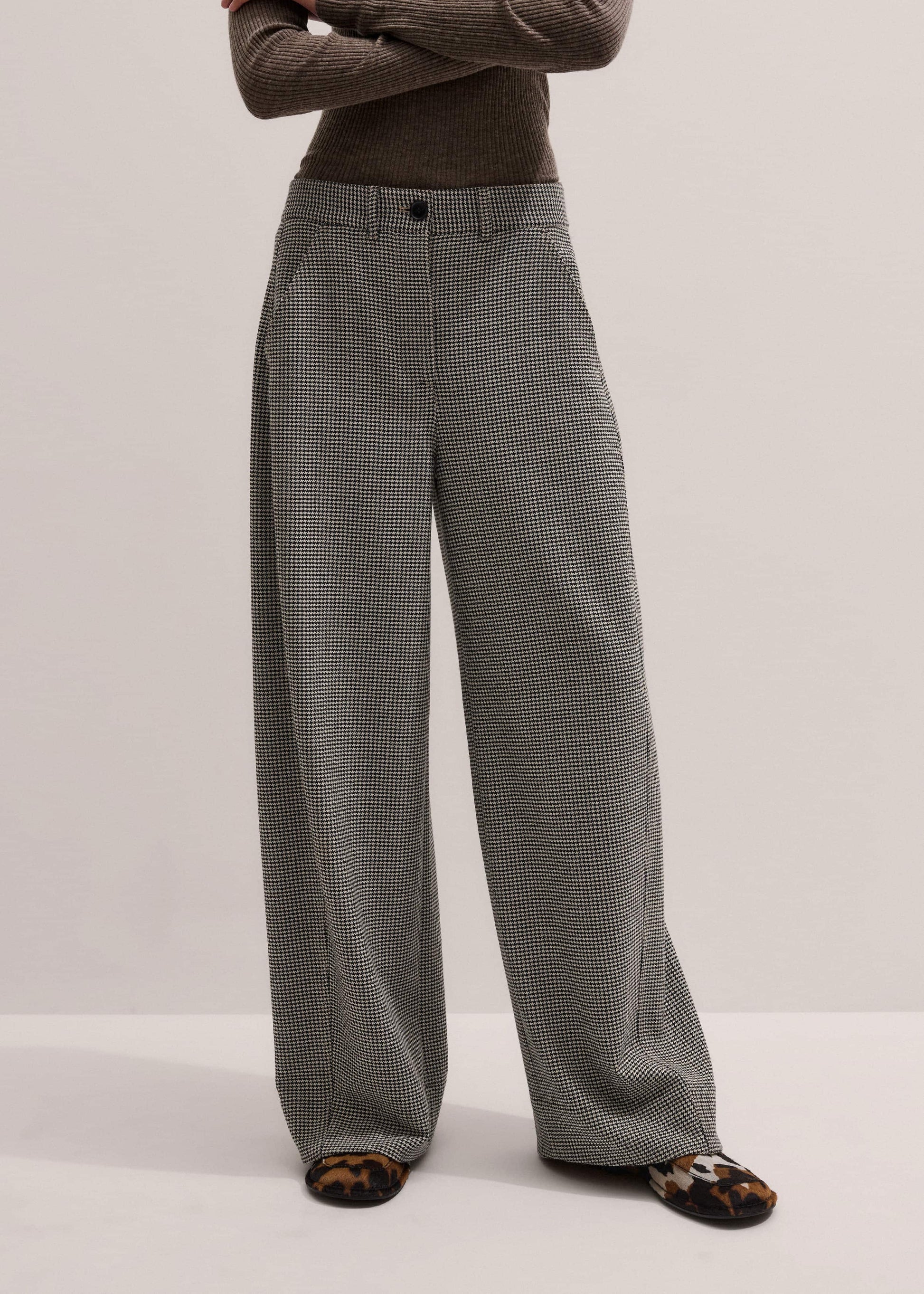 ME and EM Clothing Ivory Houndstooth Extreme Tapered Pant