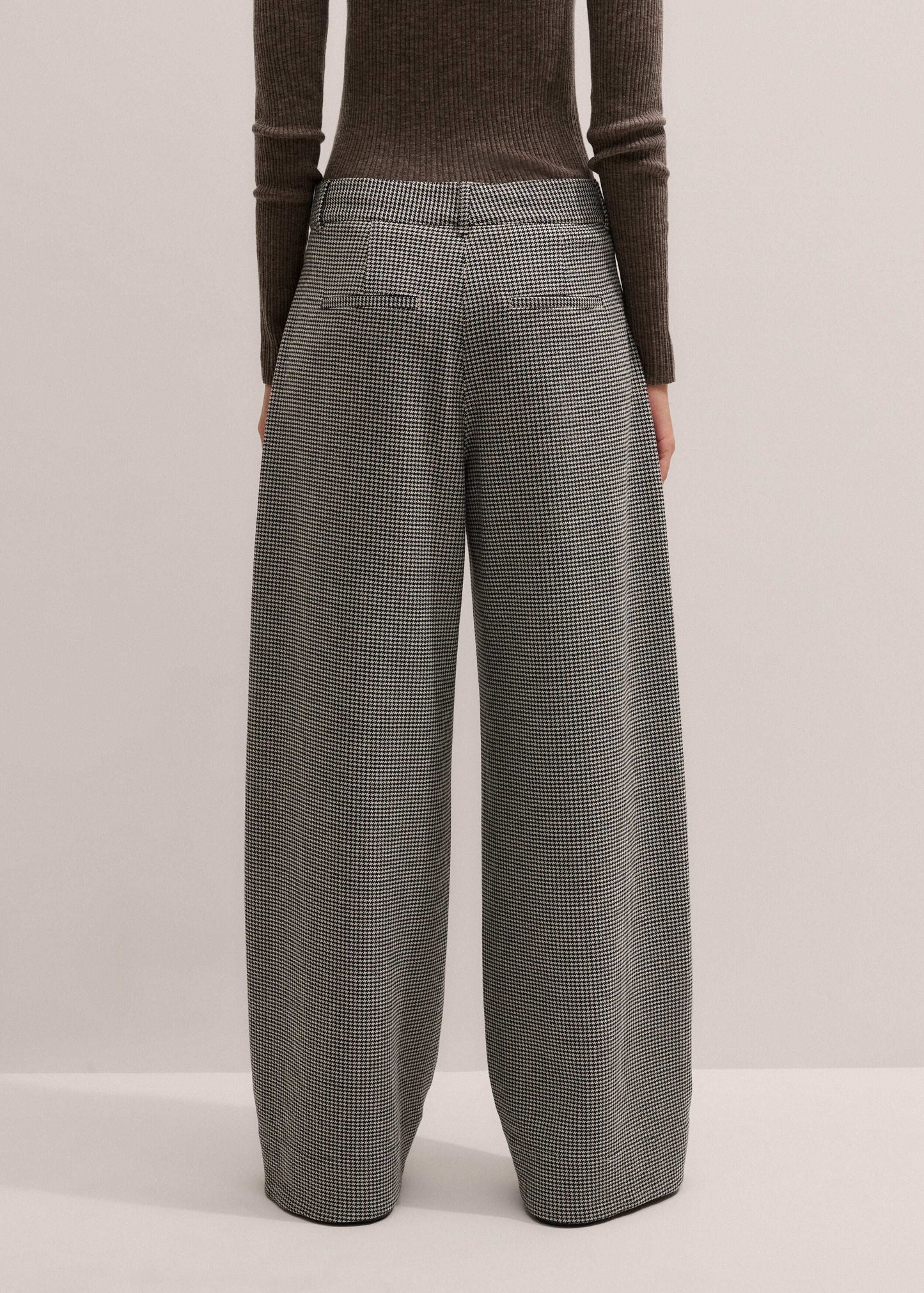 ME and EM Clothing Ivory Houndstooth Extreme Tapered Pant