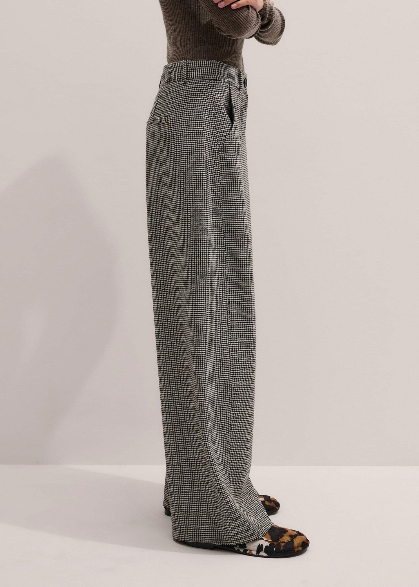 ME and EM Clothing Ivory Houndstooth Extreme Tapered Pant
