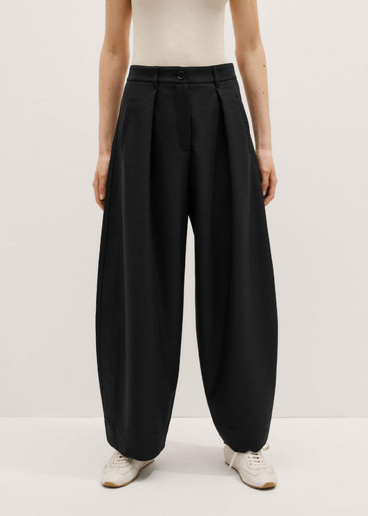 ME and EM Clothing Black Barrel Leg Pant