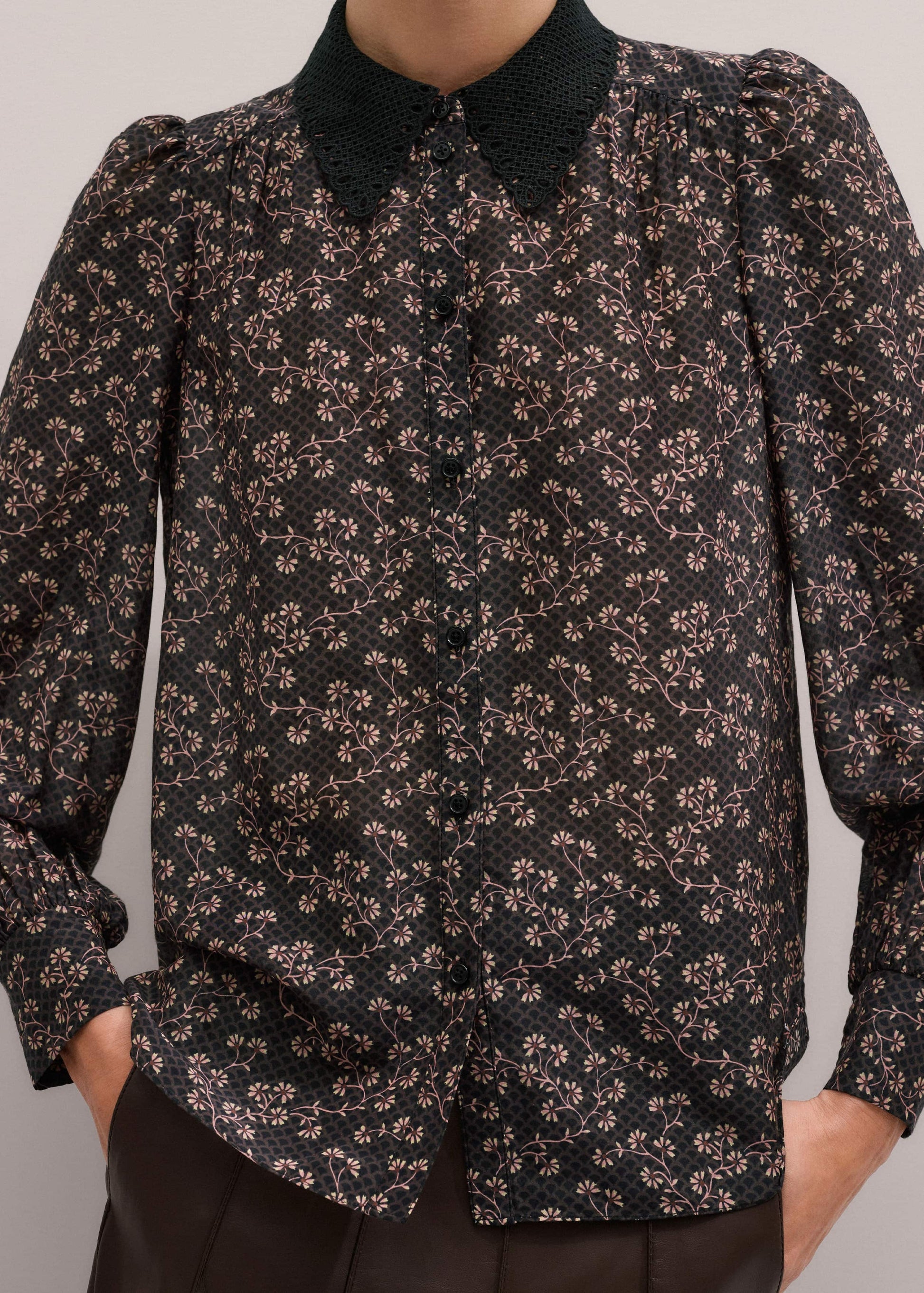 ME and EM Clothing Black Scallop Daisy Print Feature Collar Blouse