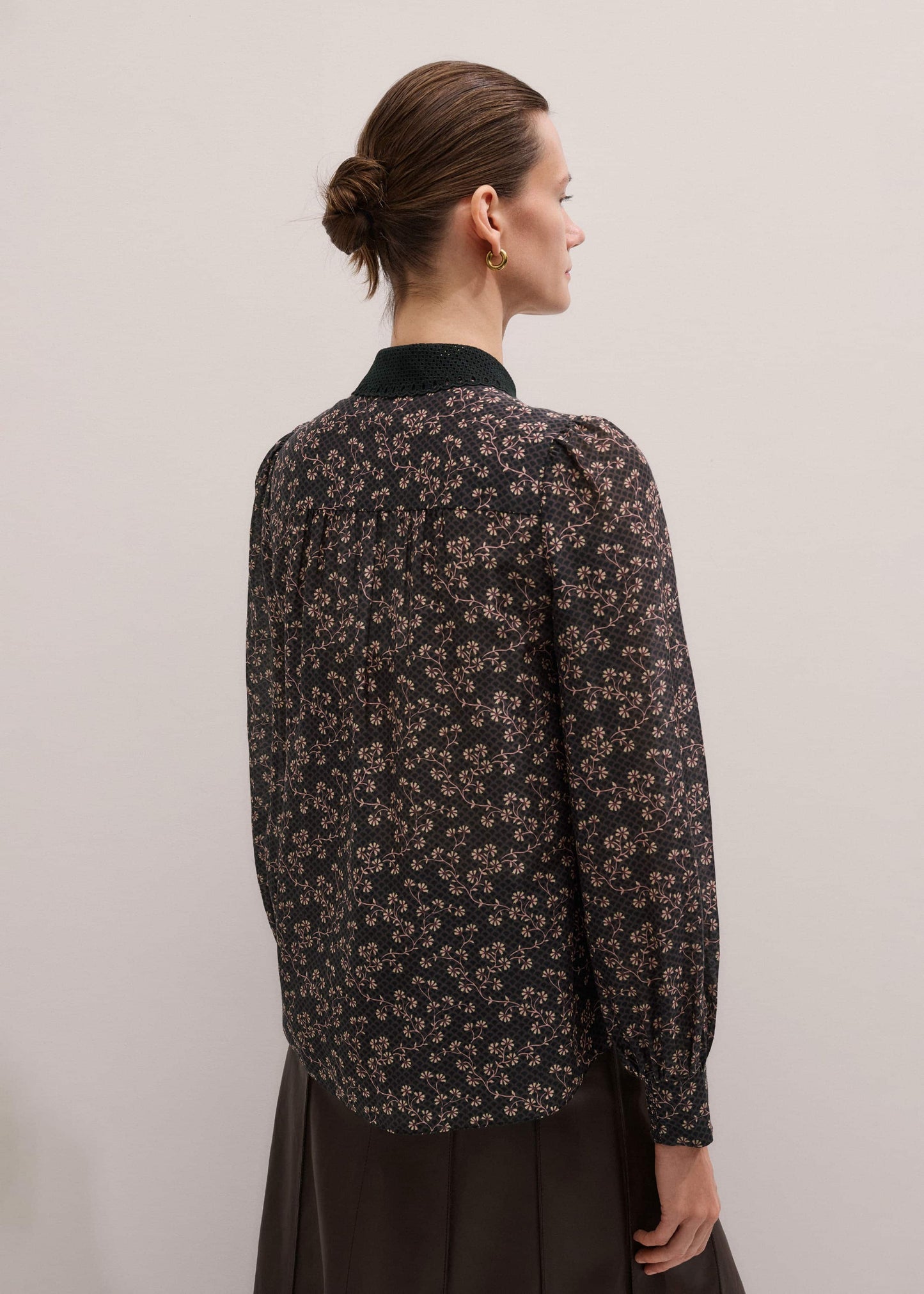ME and EM Clothing Black Scallop Daisy Print Feature Collar Blouse