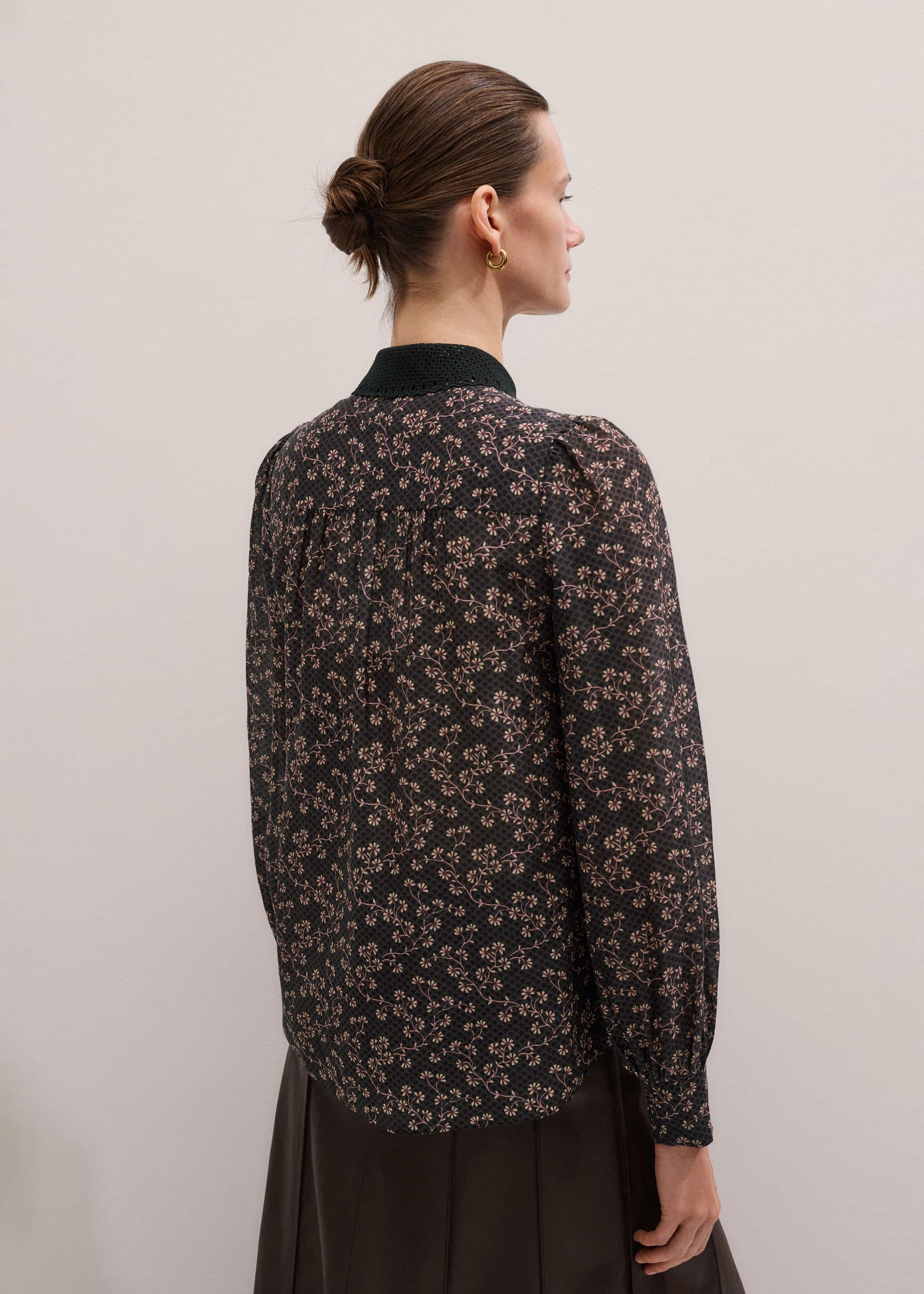 ME and EM Clothing Black Scallop Daisy Print Feature Collar Blouse