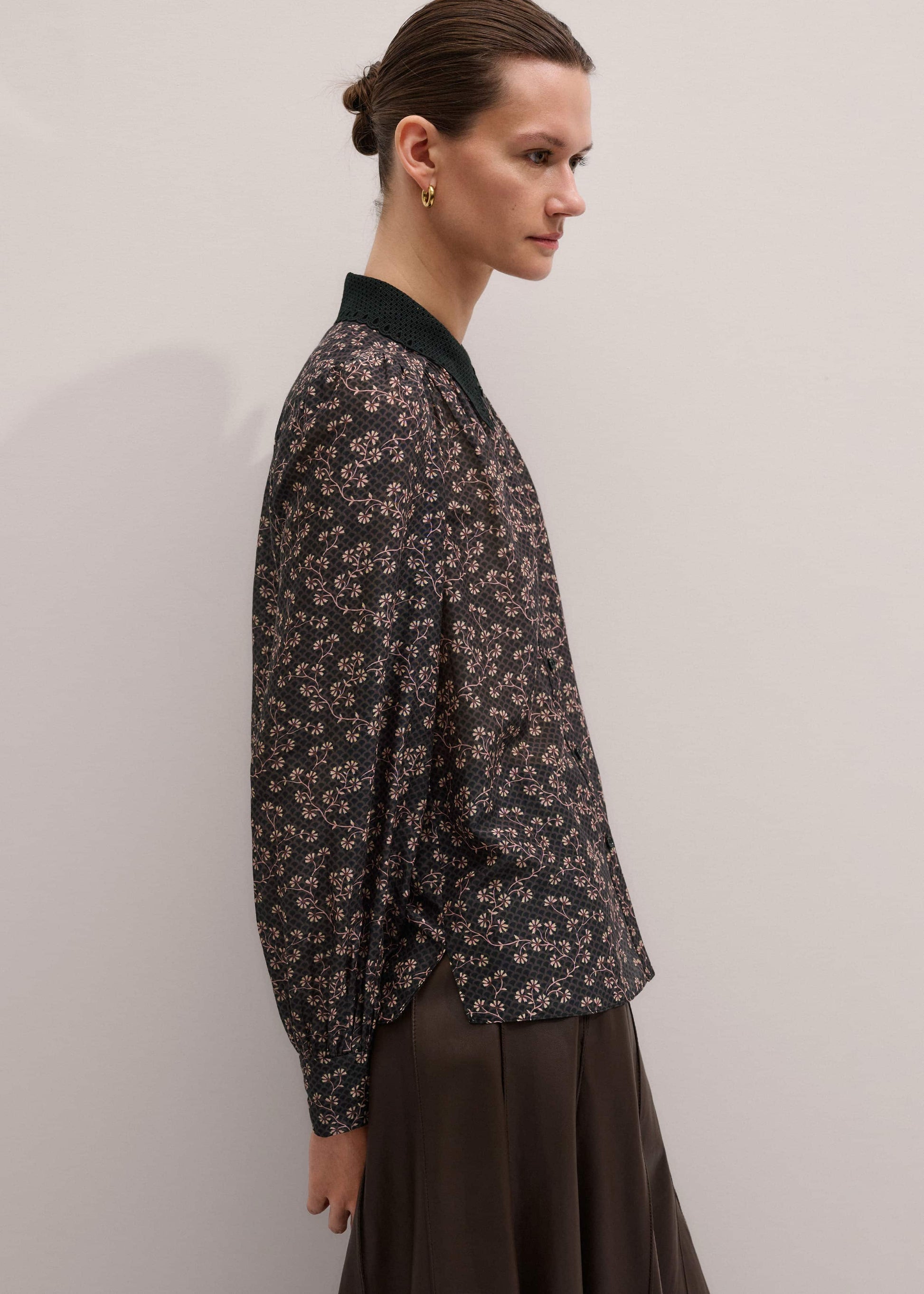 ME and EM Clothing Black Scallop Daisy Print Feature Collar Blouse