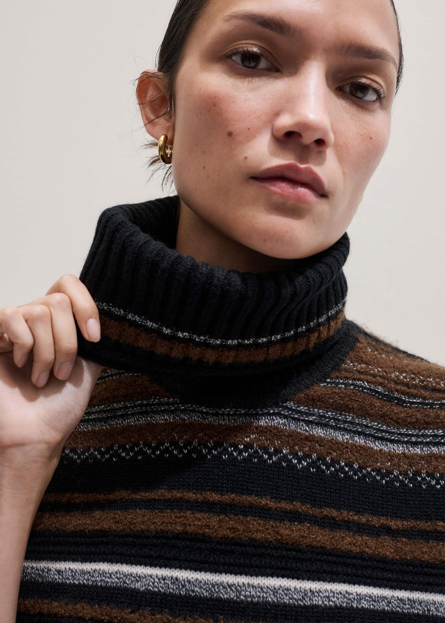 ME and EM Clothing Black Textured Stitch Straight Sweater Vest + Snood