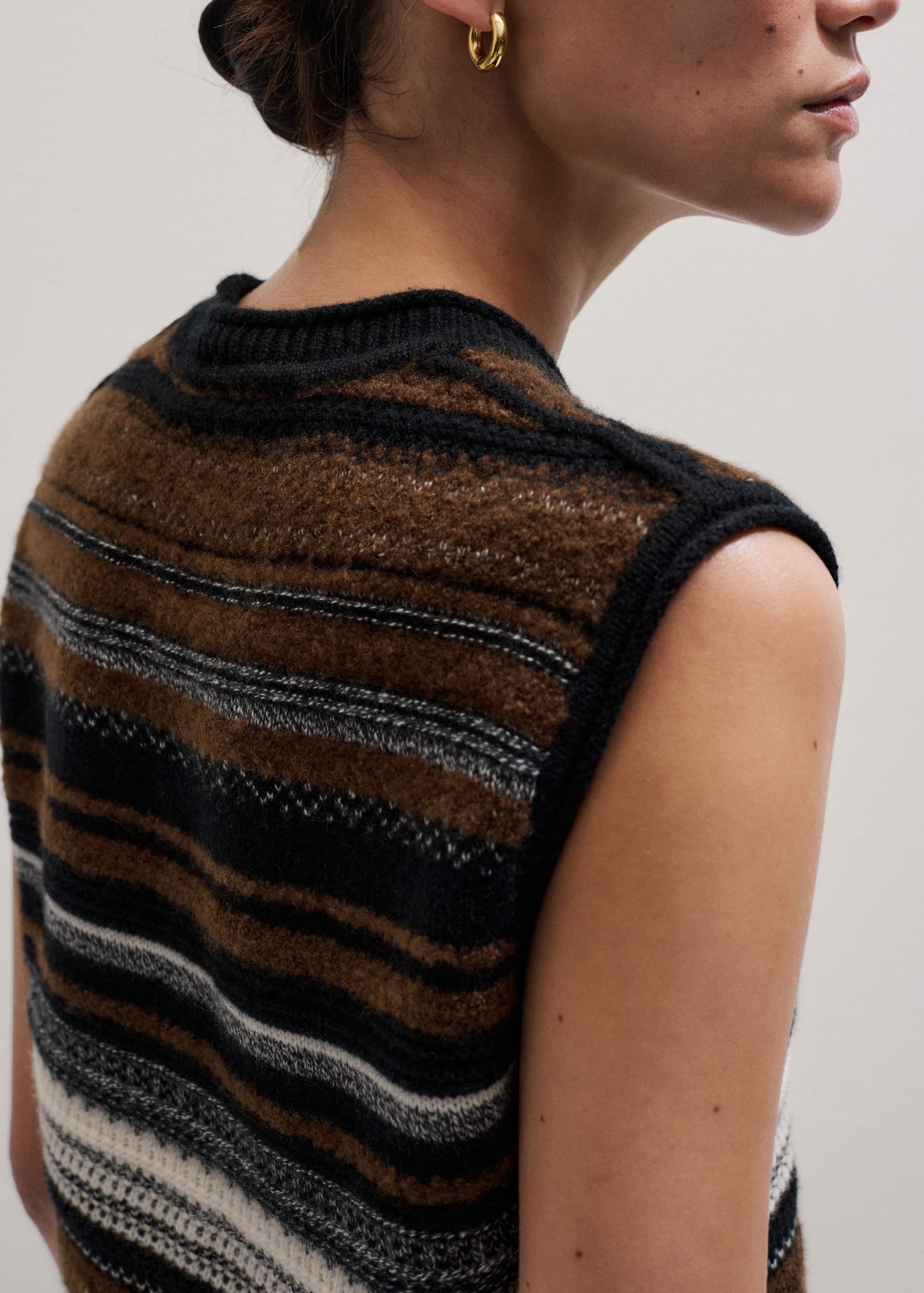 ME and EM Clothing Black Textured Stitch Straight Sweater Vest + Snood