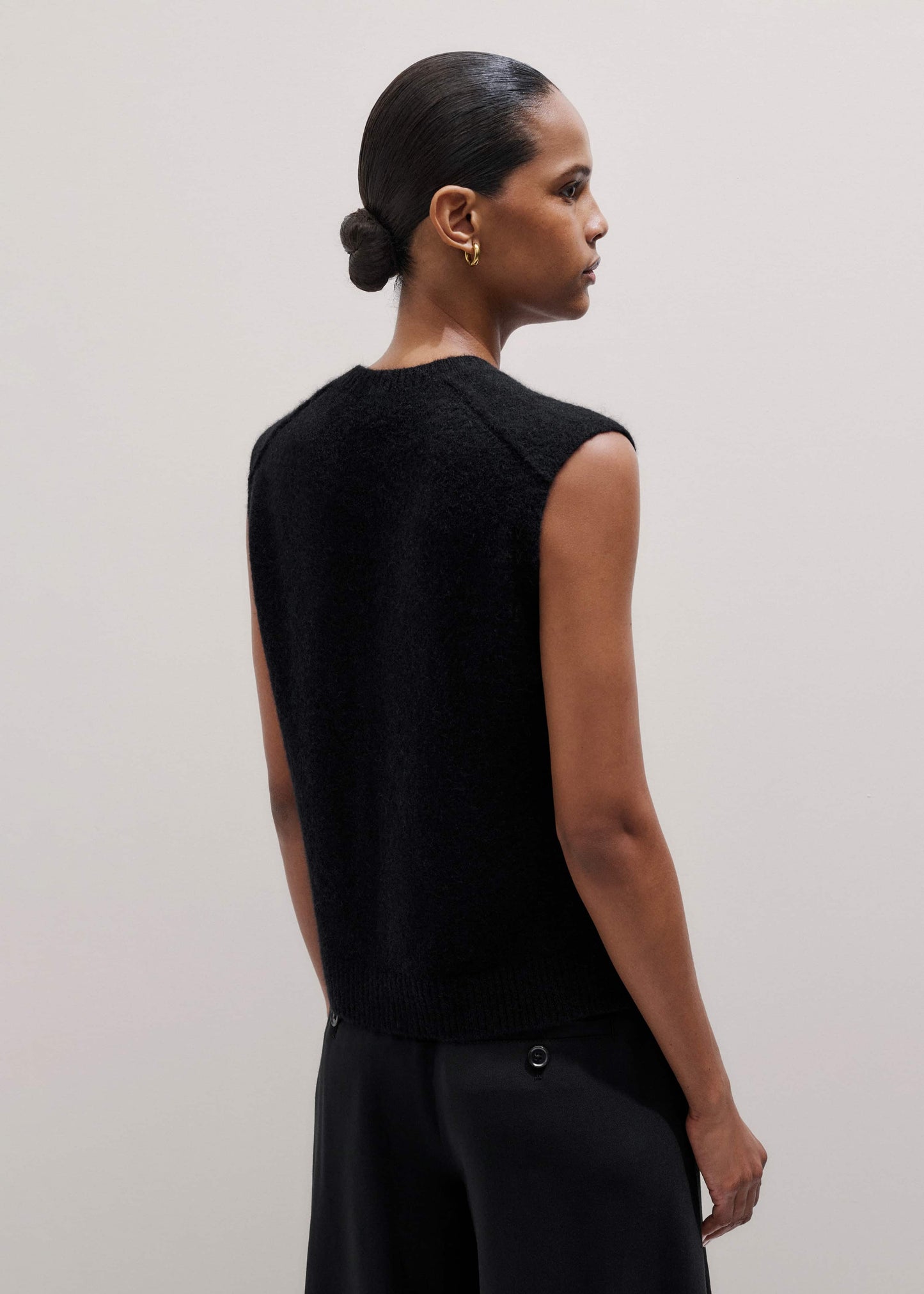 ME and EM Clothing Black V-Neck Straight Knit Vest